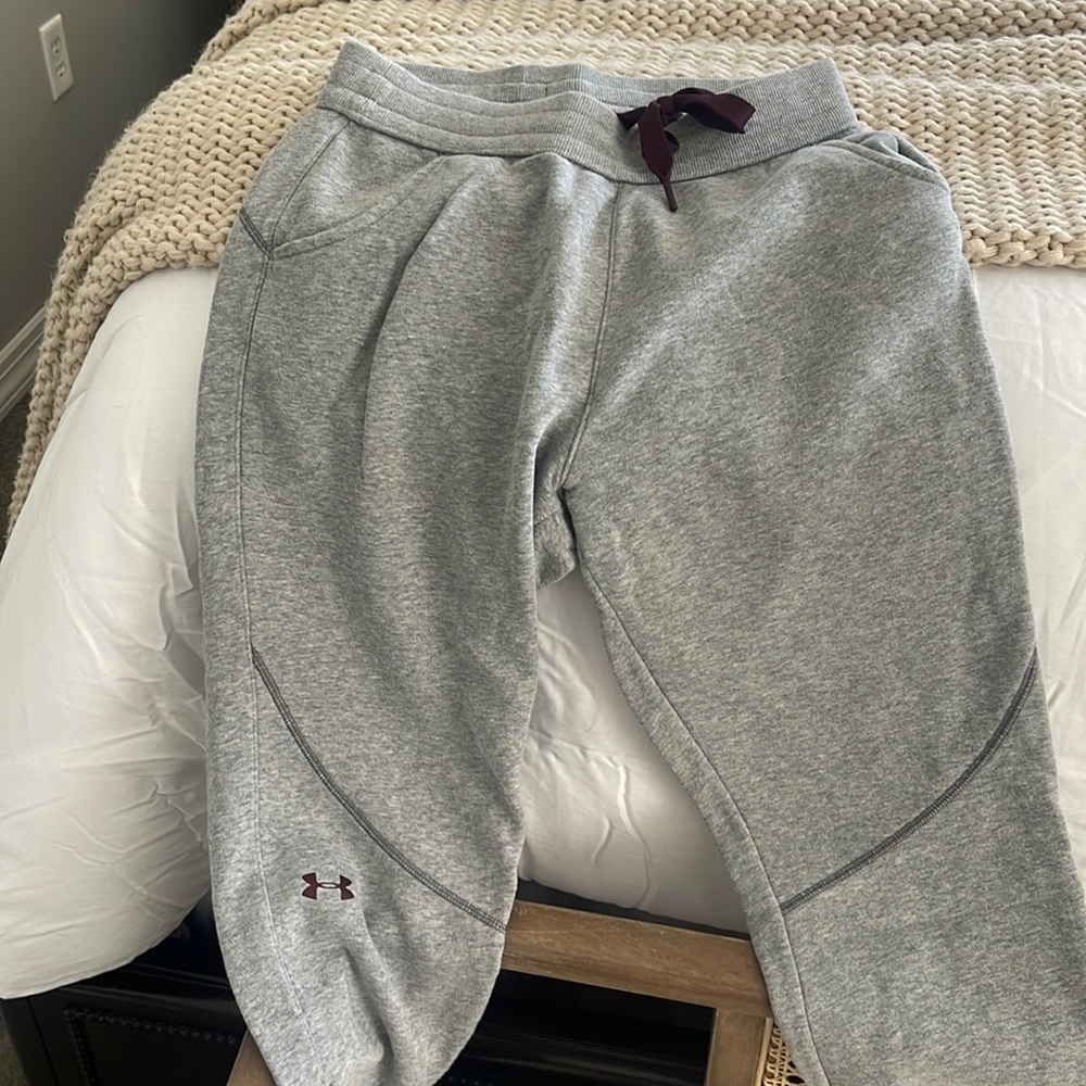 Under Armour crop joggers size Med